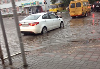 В дождь в Шахтах дороги не перейти, почти как в Ростове