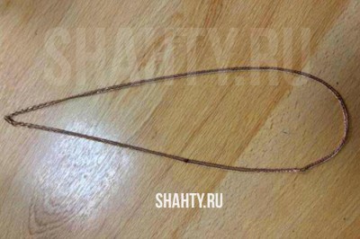 Житель г. Шахты снял со спящей подруги золотую цепочку