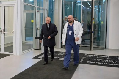 Заразился коронавирусом главврач больницы в Коммунарке: Он встречался с Путиным и Собяниным