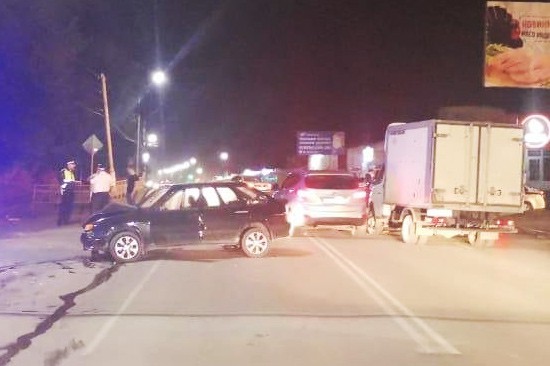 ДТП на перекрестке в г. Шахты — девушка на Peugeot 408 влетела в ВАЗ