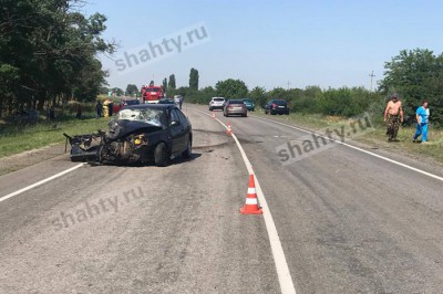 Погиб пассажир «Лады» после ДТП на затяжном повороте в Ростовской области