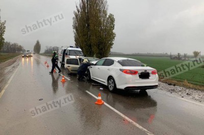 Авария унесла жизнь девушки-пассажирки на мокрой трассе в Ростовской области