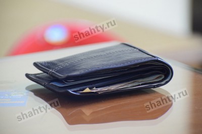 В Шахтах у женщины украли кошелек с деньгами с прилавка в супермаркете