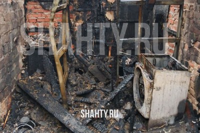 В Шахтах погибла женщина при пожаре на улице Ярошенко