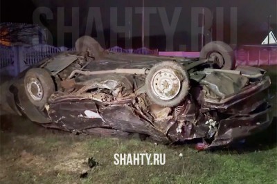 Погибла 18-летняя девушка за рулем «Приоры»: машина опрокинулась в Ростовской области