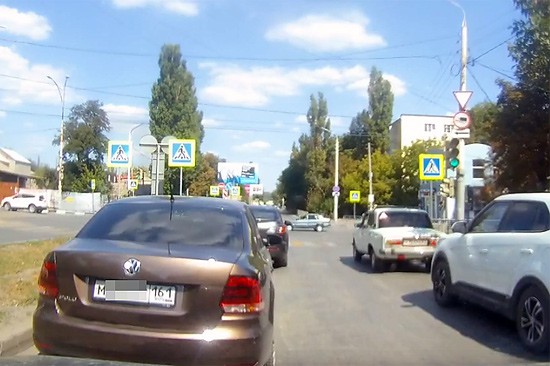 ДТП в г. Шахты: Появилось видео момента столкновения ВАЗа с мотоциклистом