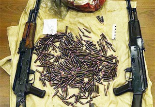 Изъяли 36 гранат, 2 «Калаша» и взрывные устройства у жителя Таганрога [Фото]