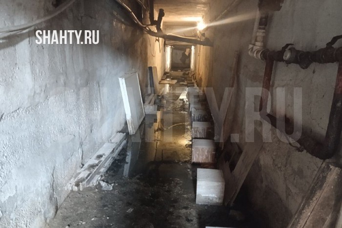 В Шахтах подвал многоэтажки по Лермонтова топит канализация
