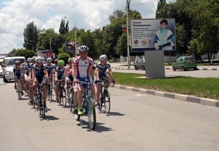 Город Шахты встретил участников велопробега Москва-Сочи