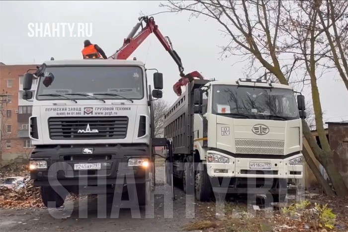 В Шахты поступило три новых машины для уборки мусора