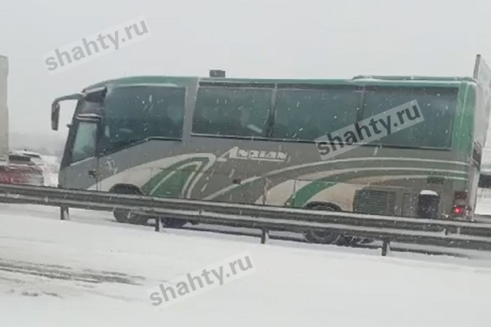 Ограничили движение автобусов по трассе М-4 от Каменска до города Шахты