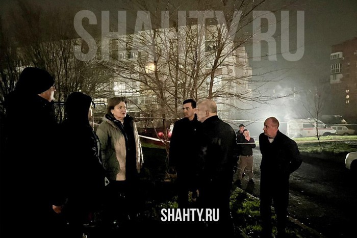 В Шахтах упали обломки БПЛА: повреждены многоквартирные дома и автомобили