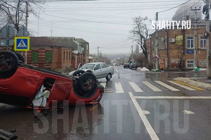 Опрокинулся автомобиль Omoda в Ростове