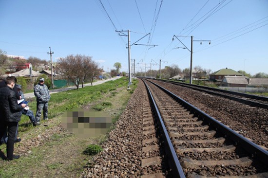 Обнаружили тело 21-летнего парня на железнодорожных путях