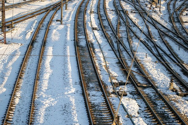 На железнодорожных путях обнаружен неизвестный мужчина в Таганроге