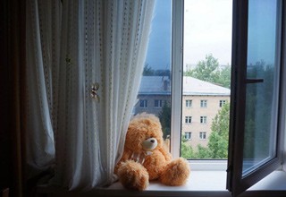 Разбился 3-летний малыш, выпав с пятого этажа в Ростовской области