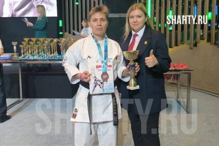 Тренер по каратэ из г. Шахты завоевала «золото» на соревнованиях в Ялте в Крыму