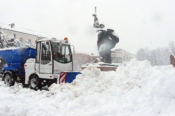 Шахты убирают от снега 17 единиц техники [Фото]