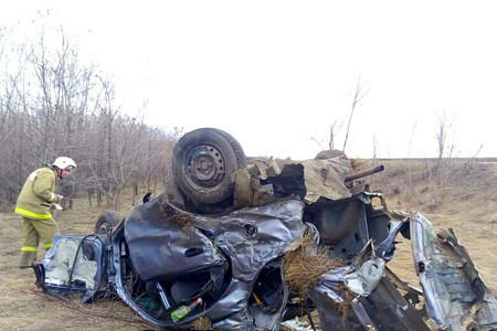 Страшное ДТП: Разорвало Chevrolet — погиб врач с женой в соседнем с Шахтами районе [Фото]