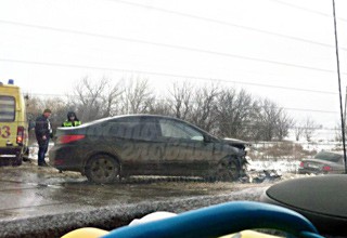 Столкнулись 2 Hyundai на трассе в Ростовской области — пострадала молодая девушка [Фото]
