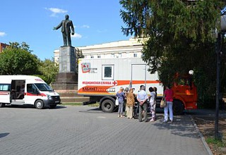 В г. Шахты 26 мая врачи обследуют желающих на площади