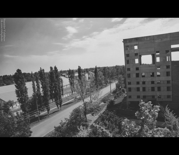 Здание недостроенного Мясокомбината в г. Шахты на Артеме, пр-т Ленинского Комсомола