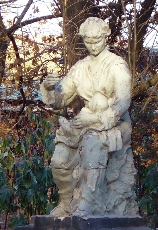 Скульптура в городском парке, Шахты