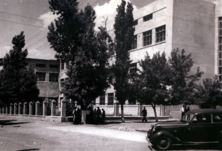 Бывший ШГТ (шахтинский горный техникум), ныне ШРКТЭ - Шахты