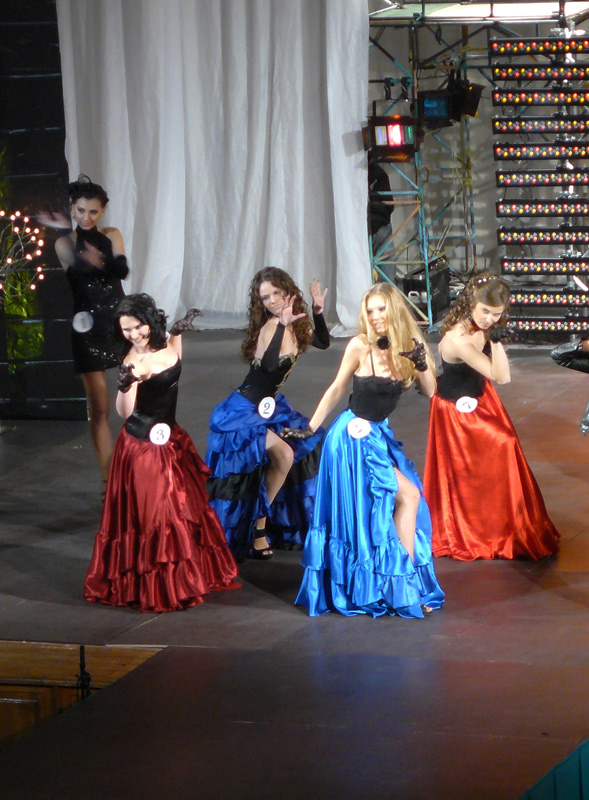 Танец участниц конкурса "Мисс города Шахты 2011"