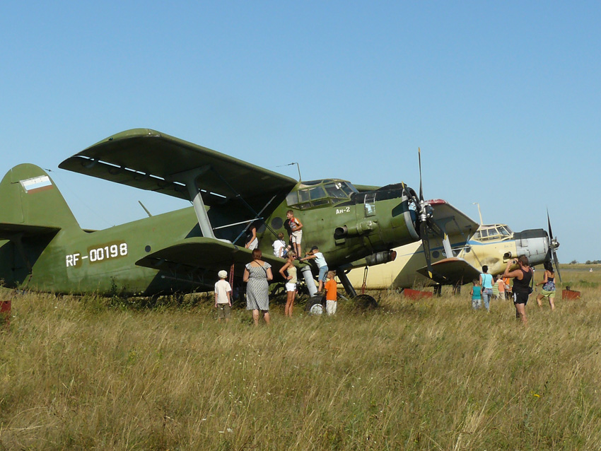 Шахтинцы и самолеты едины