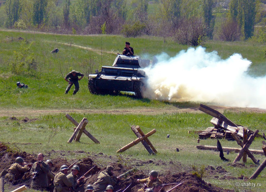 Военно-историческая реконструкция 3 мая 2013 г. в Шахтах - Шахты