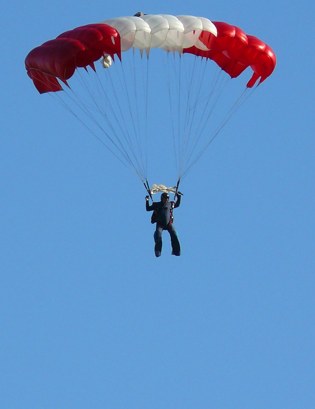 Прыжок с парашютом на авиашоу в Шахтах