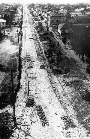 г. Шахты, 1930-е г., ул. Большая, теперь это ул. Советская, строительство трамвайной линии.