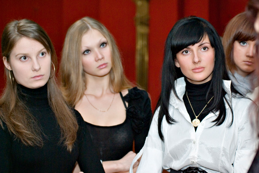 Маргарита Рудова, Ирина Моргунова и Яна Пожарская - участницы конкурса "Мисс Шахты 2011"