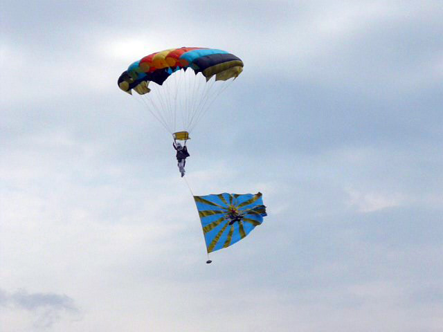 Парашютист на шахтинском аэродроме - Шахты