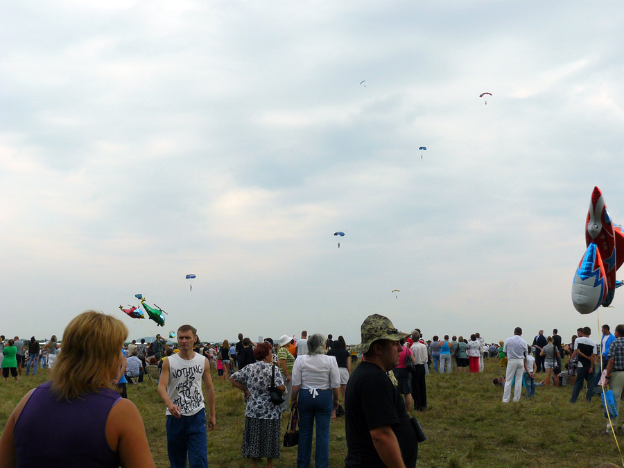 Парашютисты на шахтинском аэродроме - Шахты