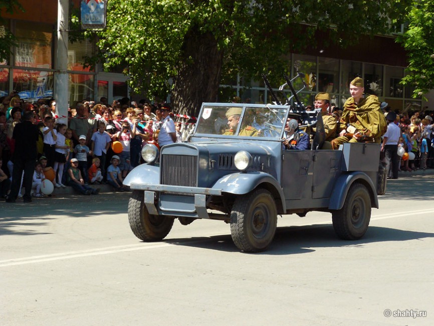 Парад в г. Шахты, автомобиль ПВО Штовер