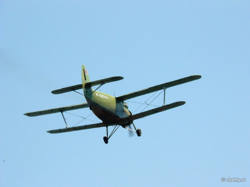 Парад 2012, самолет АН-2 над городом Шахты