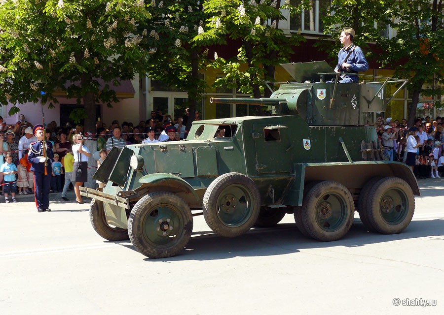 Парад ко Дню Победы, г. Шахты, бронеавтомобиль БА-6