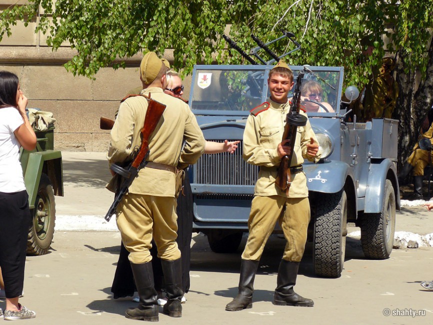 5 мая 2012 г., реконструкция военных событий и выставка техники