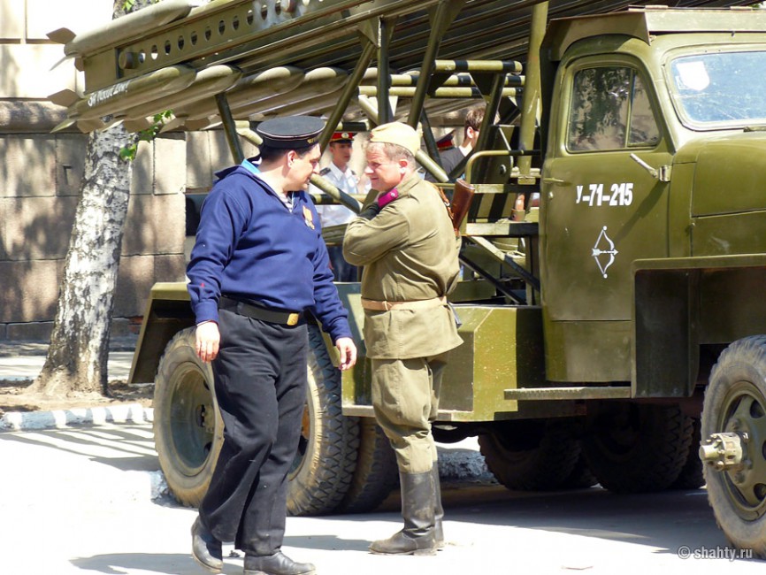 Возле "Катюши", г. Шахты 5 мая 2012 г.