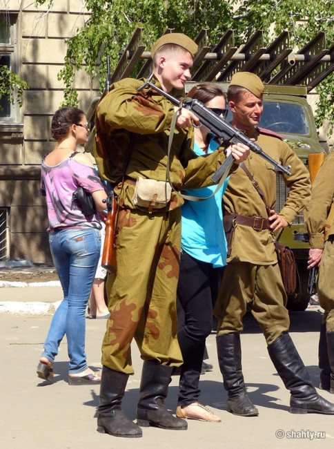 Фото с реконструкторами, 5 мая 2012 г. в городе Шахты