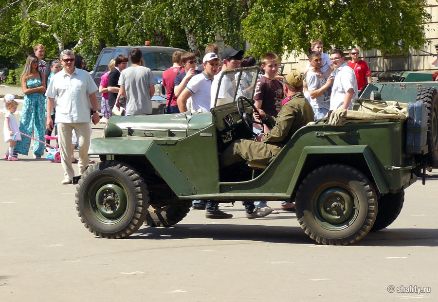 Военная техники перед ШИ ЮРГТУ 5 мая 2012 г.