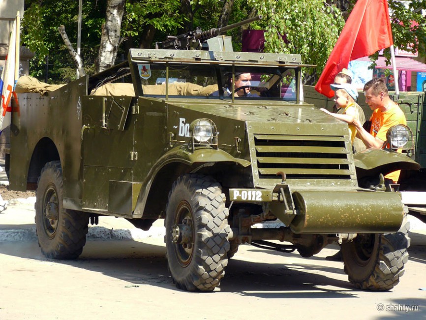 Боевая машина "Скаут" 5 мая 2012 г. в г. Шахты
