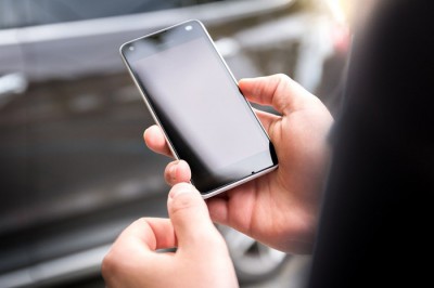 В Шахтах грабитель отобрал у прохожего телефон Samsung