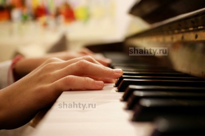 В г. Шахты закупят 2 рояля и 12 пианино для школы искусств за 12 миллионов рублей