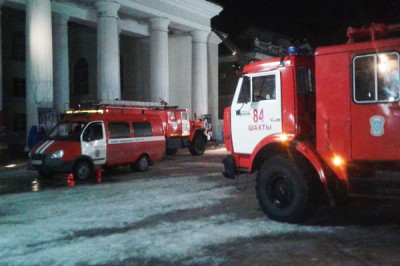 В г. Шахты театр тушили ночью 43 пожарных