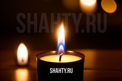 Погибла 90-летняя женщина из-за зажженной свечи перед иконой в Ростовской области