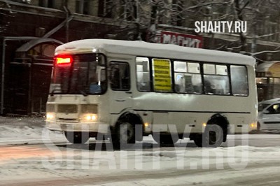 В г. Шахты водитель автобуса не остановился на остановке