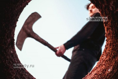 В Шахтах украли три люка c дороги и тротуаров рядом с площадью Ленина